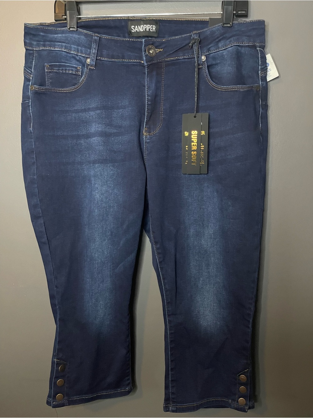 Women’s Sandpiper Super Soft Capri Jeans with button details 18W NWT